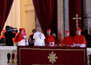 El papa cumple 12 años de pontificado en el hospital y con el futuro de la Iglesia en el aire