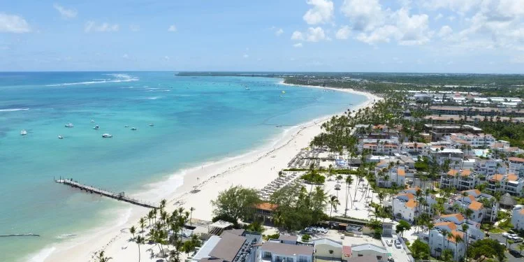 República Dominicana lidera el crecimiento del turismo de lujo en el Caribe con nuevos hoteles y vuelos internacionales en 2025.