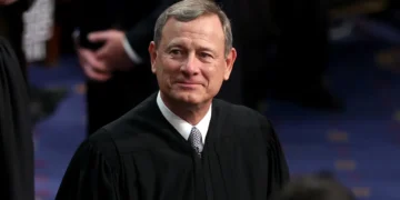 El presidente del Supremo de EEUU reprende a Trump por sus ataques contra un juez federal