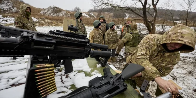 El Kremlin insiste en que Putin y Trump abordaron la suspensión de la ayuda militar a Ucrania