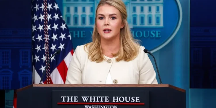 La Casa Blanca defiende las deportaciones y desacredita al juez que intenta frenarlas