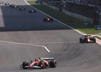 Lewis Hamilton se alza con la victoria en la carrera al esprint del GP de China