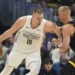 Jokic hace historia con el primer triple de 30-20-20 en la NBA en triunfo de Nuggets