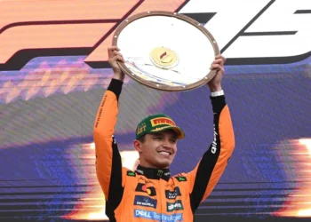 Norris se alza con la victoria en el Gran Premio de Australia; Alonso y Sainz abandonan por accidente