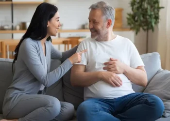 Hallan vínculo preocupante entre el matrimonio y la obesidad masculina