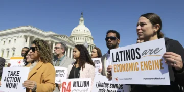 Los populismos de ultraderecha apuntalan el auge de la criminalización de la migración