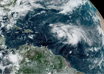 NOAA reducirá en un 20% su plantilla, lo que podría impactar en las previsiones de tormentas