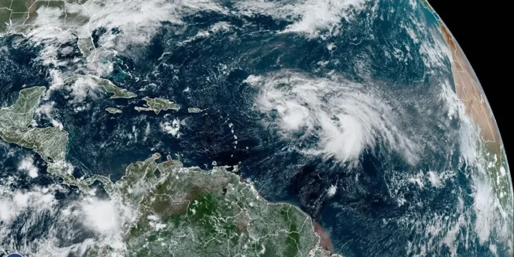 NOAA reducirá en un 20% su plantilla, lo que podría impactar en las previsiones de tormentas