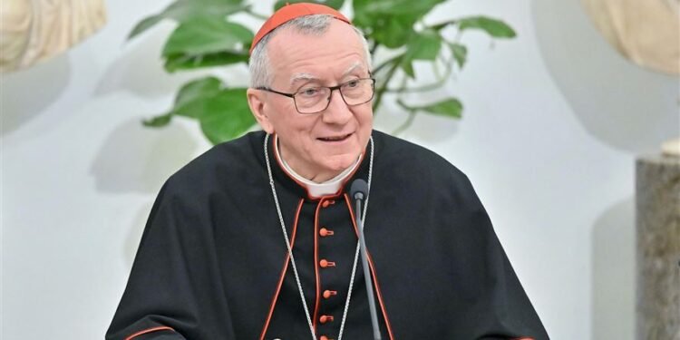 El papa Francisco recibe al secretario de Estado vaticano en su día 17 en el hospital