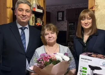 Críticas a Putin por regalar picadoras de carne a las madres de los soldados muertos en el frente de Ucrania