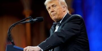 Trump se mofa de países que quieren negociar:»Nos están llamando, están besándome el culo»