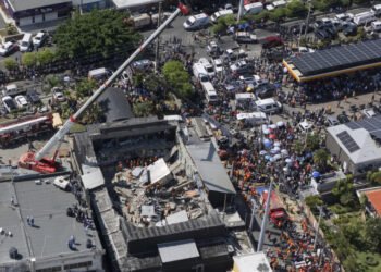 Exceso de carga, escasa regulación: ¿Por qué colapsa discoteca dominicana Jet Set?