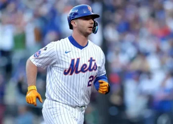 Con sencillo decisivo de Alonso, Mets barren a Azulejos por primera vez desde 2001