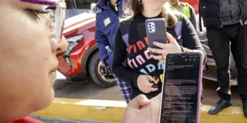 EE.UU. revoca los permisos para casi un millón de personas que usaron CBP One y les pide «autodeportarse»