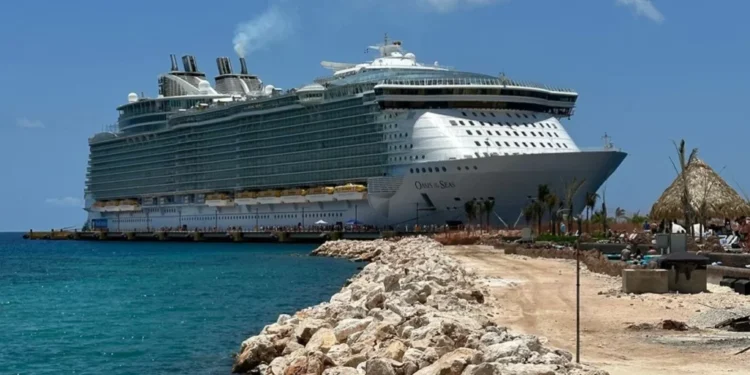 El puerto de Cabo Rojo en Pedernales recibe al majestuoso crucero Oasis of the Seas