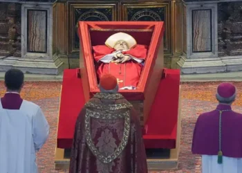 5 símbolos del féretro del papa Francisco que ya reposa en la Basílica de San Pedro