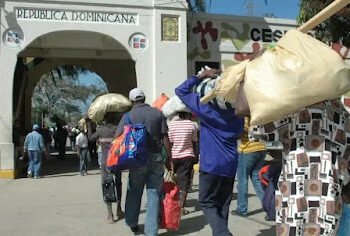 Se registra salida voluntaria de 580 haitianos de por Dajabón; decenas también abandonan Friusa