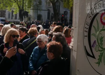 Supremo británico define «mujer» según sexo biológico