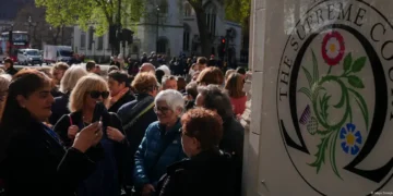 Supremo británico define «mujer» según sexo biológico