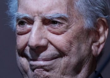 Mario Vargas Llosa, así fue la vida novelada del escritor