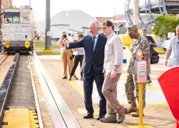 El Jefe del Pentágono reconoce «la soberanía irrenunciable de Panamá sobre el Canal»