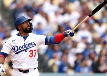 Teoscar Hernández suma 200 jonrones en Grandes Ligas