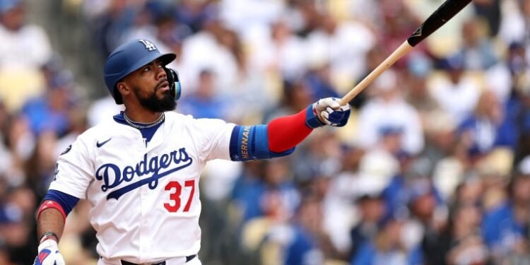 Teoscar Hernández suma 200 jonrones en Grandes Ligas