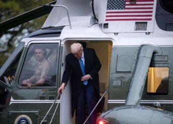 Donald Trump pide bajar los tipos de interés y acusa a China de ser el «mayor abusador»