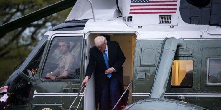 Donald Trump pide bajar los tipos de interés y acusa a China de ser el «mayor abusador»