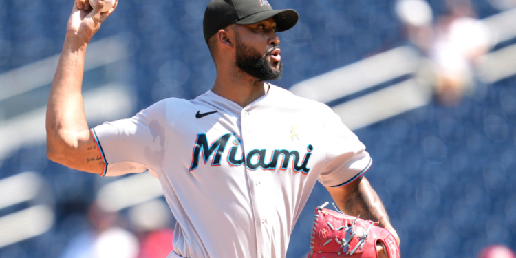 Sandy Alcántara logra su primera victoria desde 2023 y Marlins vencen 4-2 a Mets, Soto de 3-0