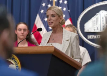 Trump demanda a Maine por participación de atletas transgénero en deportes femeninos