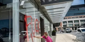 Ganancias de Tesla caen un 71% y Elon Musk pone en pausa su carrera política