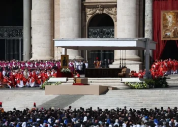 El mundo enterró hoy al Papa que sacó la iglesia Católica a la calle