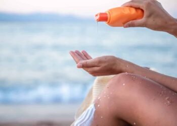 Dermatólogos recomiendan cuidar la piel durante Semana Santa