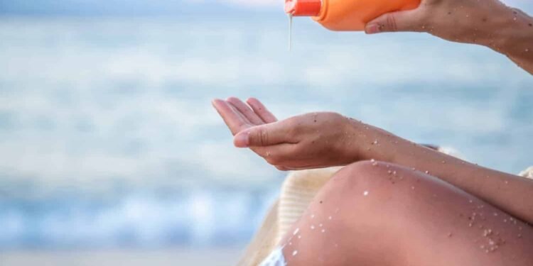 Dermatólogos recomiendan cuidar la piel durante Semana Santa