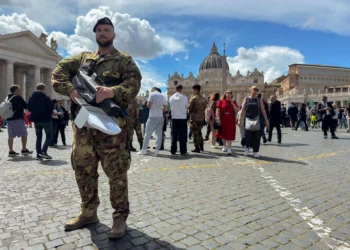 El cortejo fúnebre del papa por el centro de Roma preocupa a las autoridades italianas