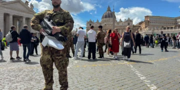 El cortejo fúnebre del papa por el centro de Roma preocupa a las autoridades italianas