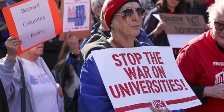 Universidades y colegios estadounidenses firman una carta contra la política de Trump