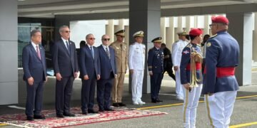 Encuentro histórico: expresidentes y presidente Abinader reciben honores militares antes de diálogo sobre Haití
