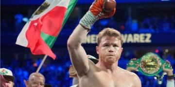 Canelo Álvarez gana por decisión unánime en Arabia Saudita