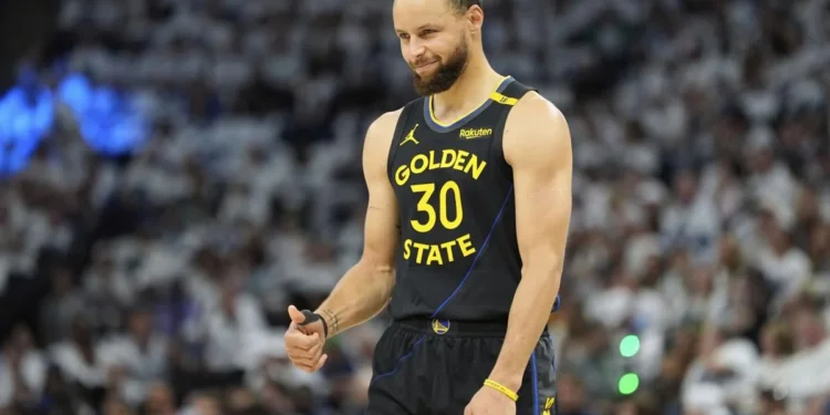Los Warriors de Golden State descartan a Stephen Curry al menos una semana por lesión muscular
