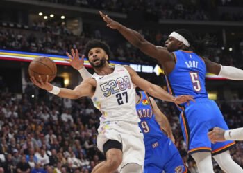 Un enfermo Murray y Jokic conducen Nuggets a vencer 119-107 al Thunder
