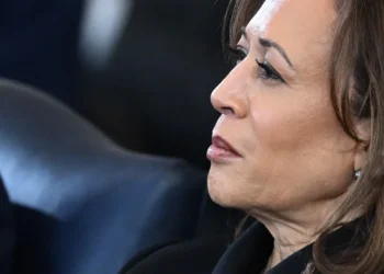 Kamala Harris reaparece y alerta de que EE.UU. está al borde de una «crisis constitucional»
