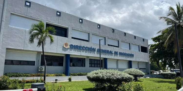 Migración elimina pagos en efectivo para servicios migratorios