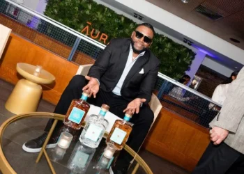 David Ortiz presenta en la ciudad de Boston «Ron Ozama» 