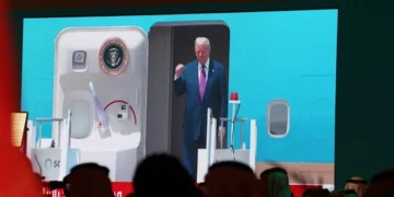 Trump llega a Riad en su primera gira internacional a Oriente Medio