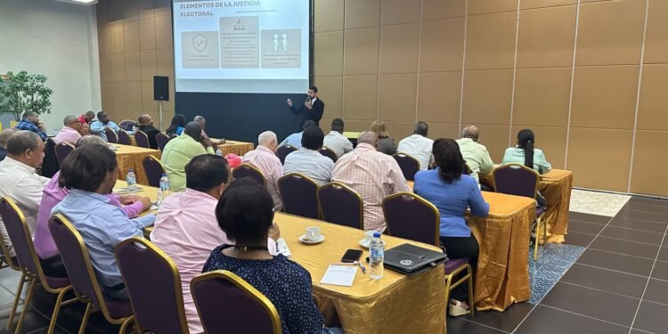 JCE realiza Diplomado de Administración Electoral en el PLD con el tema Justicia Electoral