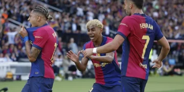 4-3. El Barça remonta al Real Madrid y deja prácticamente sentenciada LaLiga
