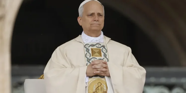 León XIV plantea una iglesia unida contra el odio y un sistema que «margina y explota»