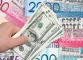 ¿Dónde es mejor ahorrar: en pesos dominicanos o en dólares? Expertas explican cómo proteger tu dinero